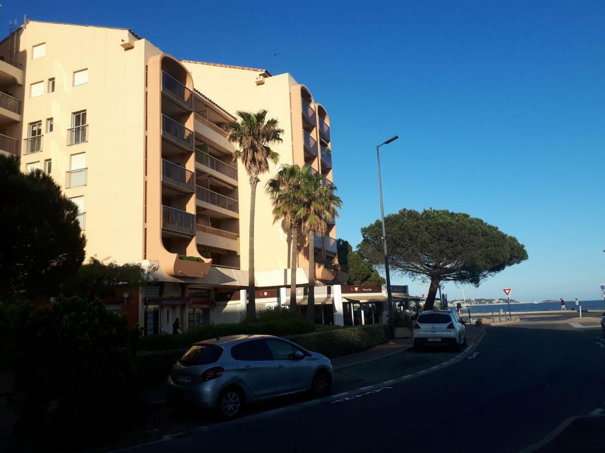 Jujuceline83 Apartment Frejus Bagian luar foto